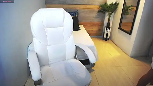 liseth fox online show from March 5, 2025, 10:21 pm