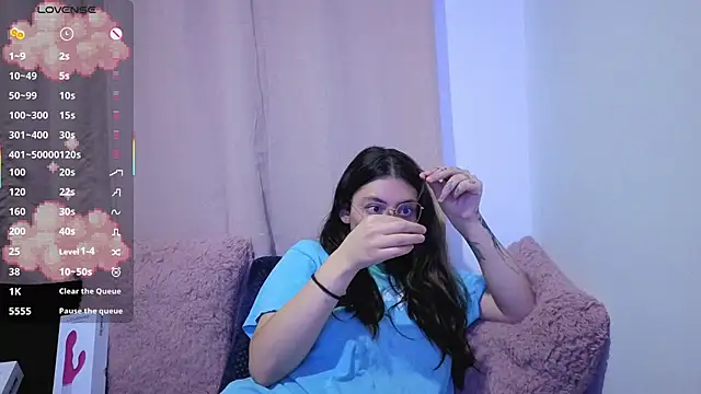 lessliee22  online show from May 26, 2026, 5:16 am