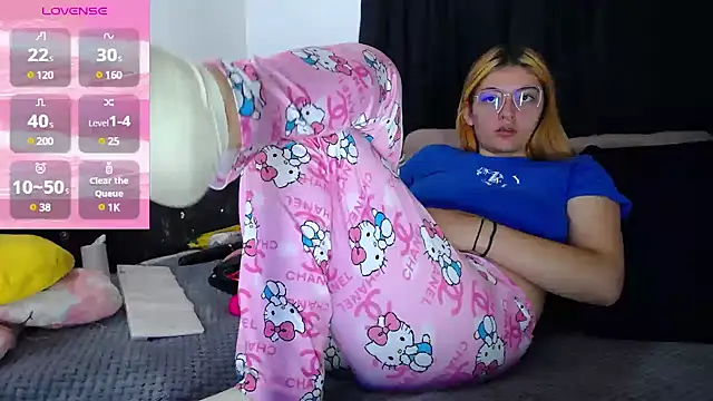 lessliee22  online show from March 12, 2025, 1:25 am