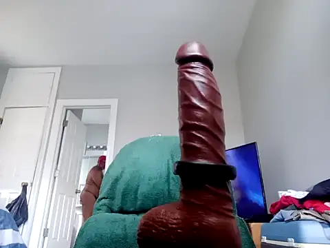 ChiRaqb8 online show from October 4, 2025, 7:37 pm