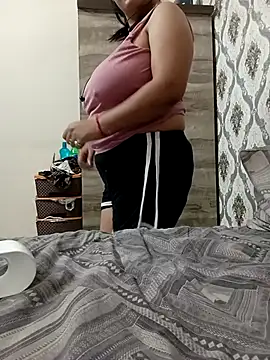 HEENA 022 online show from April 18, 2026, 4:04 am