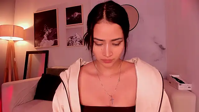 lara madisson online show from March 2, 2026, 5:08 am