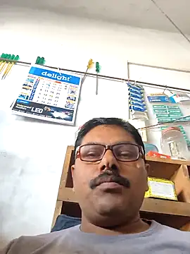 Snapshot of Srmotrs chatting on February 23, 2026, 6:14 am Srmotrs online show from February 23, 2026, 6:14 am