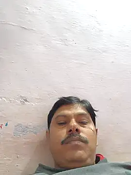 Snapshot of Srmotrs chatting on January 19, 2026, 3:43 am Srmotrs online show from January 19, 2026, 3:43 am