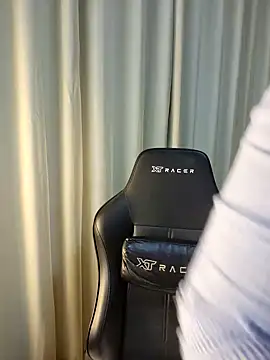 Snapshot of Pauletteph chatting on October 16, 2025, 11:02 pm Pauletteph online show from October 16, 2025, 11:02 pm