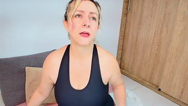 Snapshot of ladychanel_1 chatting on February 11, 2026, 5:13 pm ladychanel 1 online show from February 11, 2026, 5:13 pm