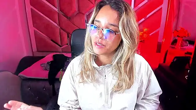 Olivia Fox69 online show from September 24, 2025, 3:35 am