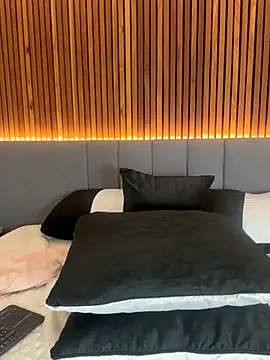 EmiilyAdams  online show from November 13, 2025, 10:24 pm