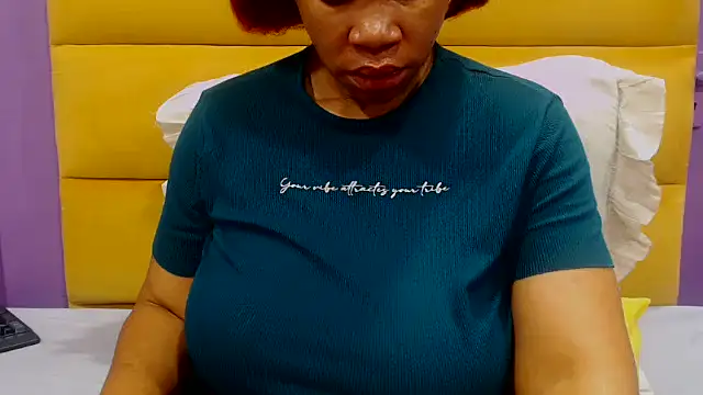 YELLOWBUSTYMELLONS online show from September 11, 2025, 5:29 am