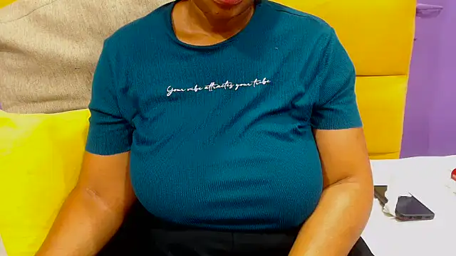 YELLOWBUSTYMELLONS online show from October 31, 2025, 5:15 am