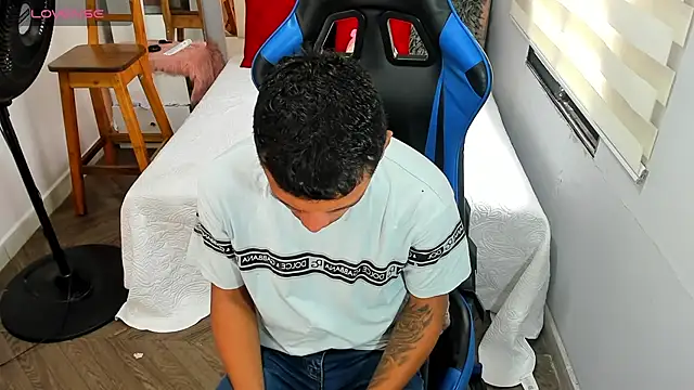 Snapshot of Backsex_boy chatting on November 12, 2025, 2:32 pm Backsex boy online show from November 12, 2025, 2:32 pm