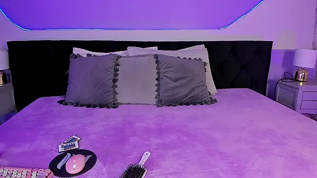 Julieta Cortes   online show from September 20, 2025, 11:59 am