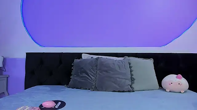 Julieta Cortes   online show from October 14, 2025, 12:28 pm