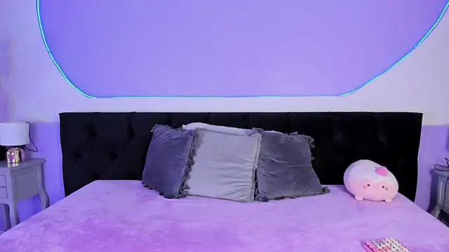 Julieta Cortes   online show from October 11, 2025, 12:17 pm