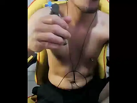 cloudyth1994 online show from February 5, 2025, 6:37 pm