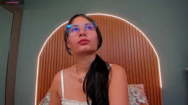 NayeCloud online show from November 22, 2025, 3:49 am