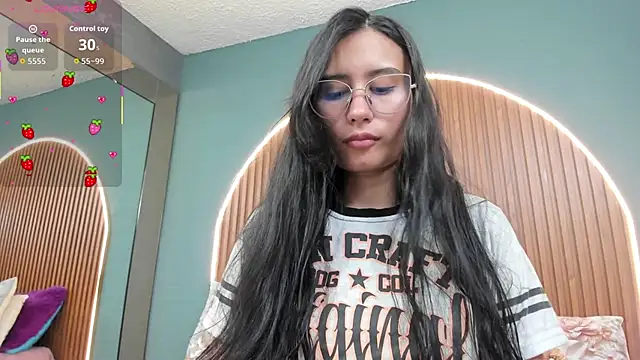 NayeCloud online show from October 19, 2025, 3:42 am