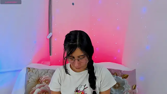 Snapshot of NayeCloud chatting on March 1, 2026, 3:50 am NayeCloud online show from March 1, 2026, 3:50 am