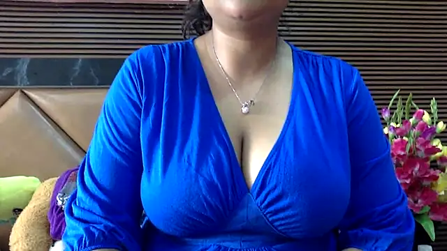 HaaniKaur online show from September 12, 2025, 7:08 am