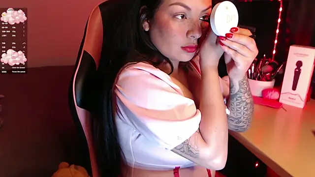 Snapshot of Theprojectsaraa chatting on February 8, 2026, 3:43 pm Theprojectsaraa online show from February 8, 2026, 3:43 pm