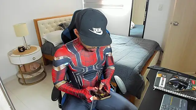 mateoleonee online show from October 16, 2025, 1:52 pm