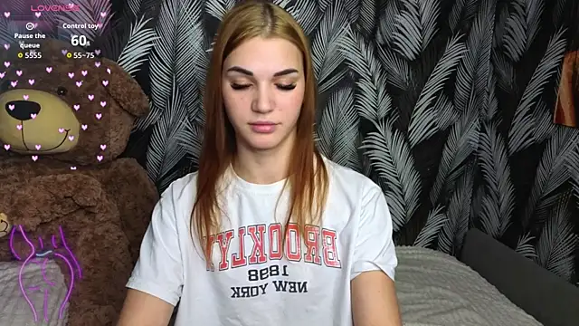 Hellen Moore online show from October 13, 2025, 1:18 am