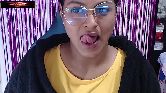 SweetAlmaa online show from February 14, 2026, 11:32 am