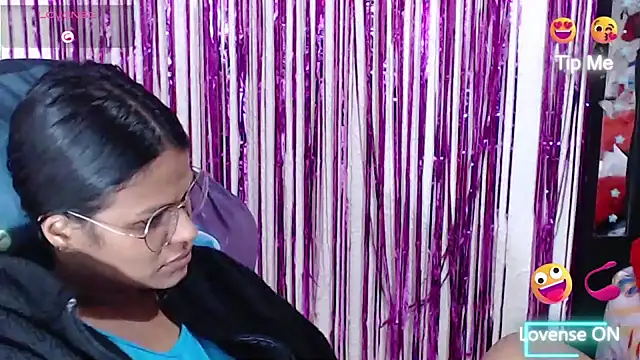 SweetAlmaa online show from March 5, 2026, 10:12 am