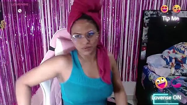 SweetAlmaa online show from March 29, 2026, 10:11 pm