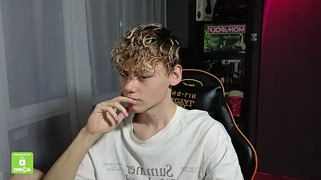 Keytaro online show from October 20, 2025, 11:27 pm