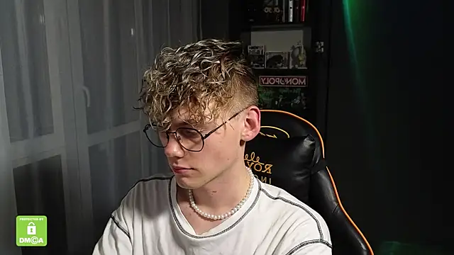 Keytaro online show from November 11, 2025, 3:56 am