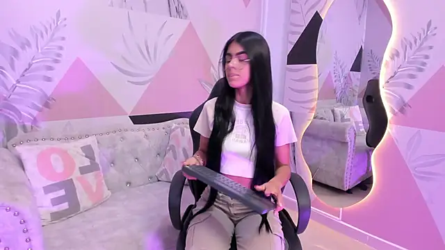 Snapshot of Isa_little4u chatting on March 12, 2025, 10:37 am Isa little4u online show from March 12, 2025, 10:37 am