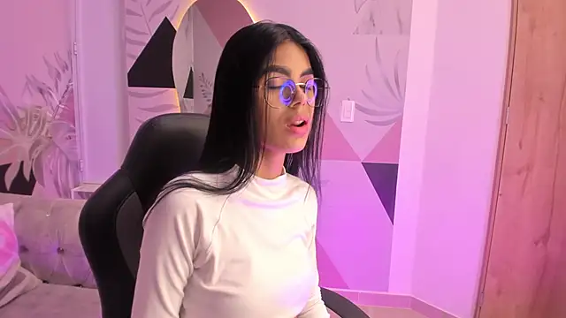 Snapshot of Isa_little4u chatting on March 7, 2025, 10:46 am Isa little4u online show from March 7, 2025, 10:46 am