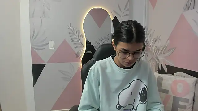 Snapshot of Isa_little4u chatting on March 20, 2025, 10:32 am Isa little4u online show from March 20, 2025, 10:32 am