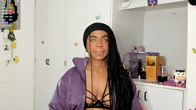 Snapshot of Marce_22 chatting on February 10, 2025, 2:08 am Marce 22 online show from February 10, 2025, 2:08 am