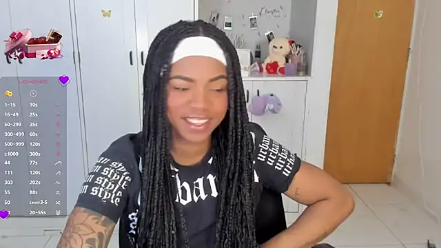 Snapshot of Marce_22 chatting on February 18, 2026, 4:10 am Marce 22 online show from February 18, 2026, 4:10 am