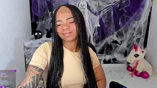 Snapshot of Marce_22 chatting on October 14, 2025, 4:51 pm Marce 22 online show from October 14, 2025, 4:51 pm