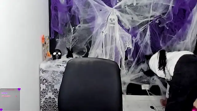 Snapshot of Marce_22 chatting on October 26, 2025, 9:04 pm Marce 22 online show from October 26, 2025, 9:04 pm