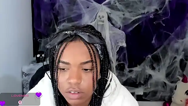 Snapshot of Marce_22 chatting on October 12, 2025, 1:29 am Marce 22 online show from October 12, 2025, 1:29 am