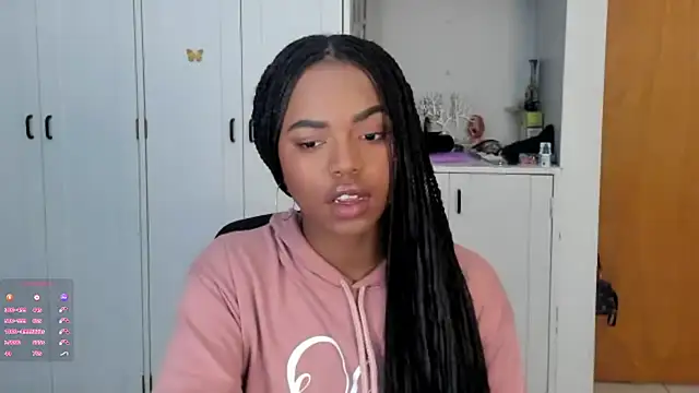 Snapshot of Marce_22 chatting on September 15, 2025, 12:55 am Marce 22 online show from September 15, 2025, 12:55 am