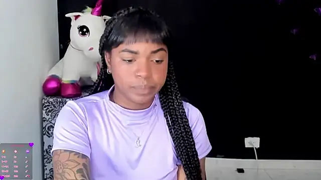 Snapshot of Marce_22 chatting on November 4, 2025, 9:51 pm Marce 22 online show from November 4, 2025, 9:51 pm