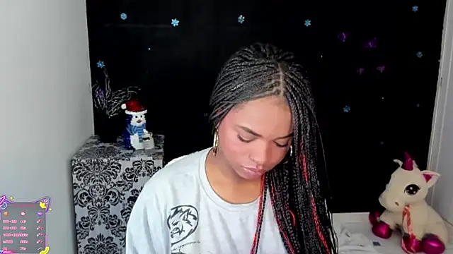 Snapshot of Marce_22 chatting on November 22, 2025, 11:25 pm Marce 22 online show from November 22, 2025, 11:25 pm