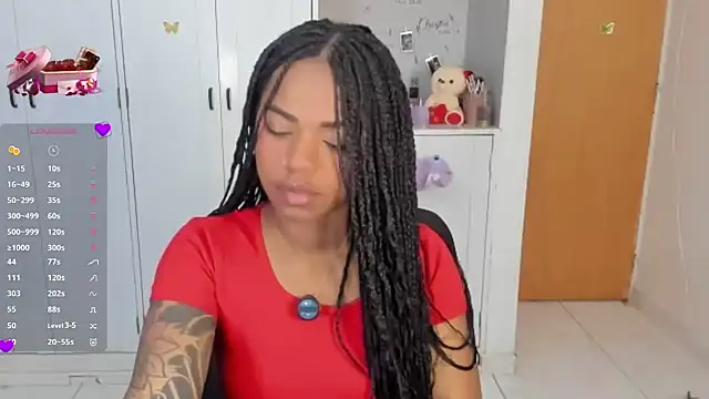 Snapshot of Marce_22 chatting on February 18, 2026, 7:32 pm Marce 22 online show from February 18, 2026, 7:32 pm