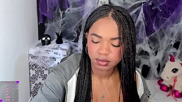 Snapshot of Marce_22 chatting on October 22, 2025, 3:44 pm Marce 22 online show from October 22, 2025, 3:44 pm