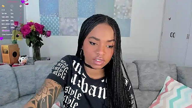 Snapshot of Marce_22 chatting on March 21, 2025, 5:56 pm Marce 22 online show from March 21, 2025, 5:56 pm