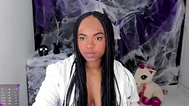 Snapshot of Marce_22 chatting on October 13, 2025, 8:43 pm Marce 22 online show from October 13, 2025, 8:43 pm