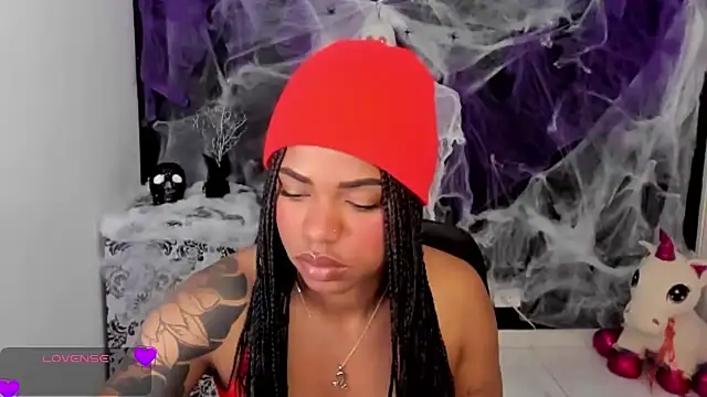 Snapshot of Marce_22 chatting on October 9, 2025, 4:18 pm Marce 22 online show from October 9, 2025, 4:18 pm