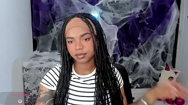 Snapshot of Marce_22 chatting on October 8, 2025, 1:29 am Marce 22 online show from October 8, 2025, 1:29 am