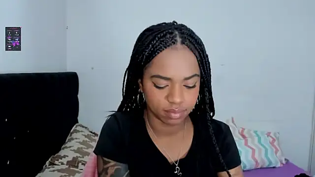 Snapshot of Marce_22 chatting on February 25, 2025, 4:24 am Marce 22 online show from February 25, 2025, 4:24 am