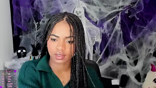 Snapshot of Marce_22 chatting on October 19, 2025, 9:56 am Marce 22 online show from October 19, 2025, 9:56 am